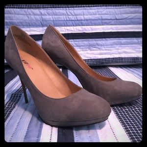 🎅🏼Grey high heels